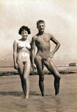 vintage nudist http://blogzen00.tumblr.com/