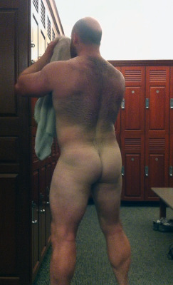 daddysbuttsniffer:  How bad is your addiction? (1 point each yes)Would you dig the towel out of the laundry cart, and sniff it later while you pulled your pud?Would you wait until he left, then sniff the bench where he sat bare-assed?Would you attempt