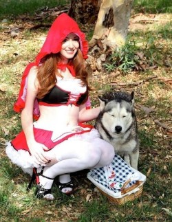 cosnakedplay:  Little Red Riding Hood - Chapeuzinho