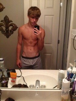 just-a-twink-again:  joelk1691:  Aye check out my blog and follow if you like it but I promise you will! Joelk1691.tumblr.com  perfect in his boxers 