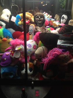jakerabbit25:  nonstopkarma:  I KNOW WHICH ONE I’M NOT FUCKIN TOUCHING   Yeah the KISS doll creepy af