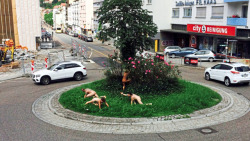 Public shaming performance in Stuttgart, Germany. Die Idee für das Projekt stammt von den Künstlerinnen Marie Lienhard und Justyna Koeke.