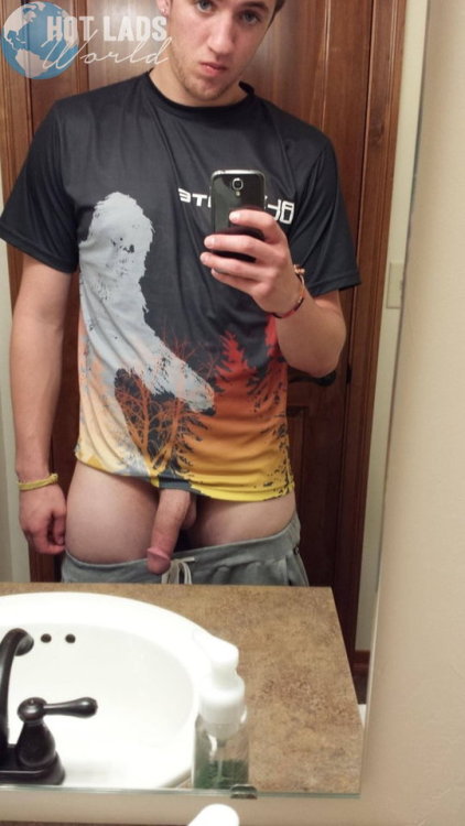 hotladsworld5:    Check out more hot straight guys at our blog here.  