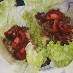 Lettuce leaf tacos on this hot fuckery of a day. 😍 #instafoodie #instafood #foodofinstagram #food #foodporn #foodie #foodieporn #lunch #136calories #weightloss #fitness #health #healthy #cleaneating #effyourbodystandards #effyourbeautystandards #curvy
