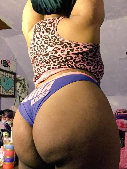 Porn photo thickchickpalace:  Jumbo Cakes   SUBMISSIONS: