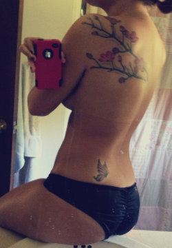 What A Gorgeous Body With Stunning Art Follow Her Hopelesslittlething Gimme Ucanjudge.tumblr.com