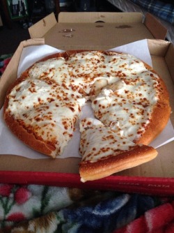 انتي جميلة  كبيتزا مليئة بالجبنة
