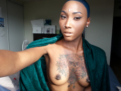 jxnchuriki:  Lied naked all day after standing at the DMV for three effin hours!!!