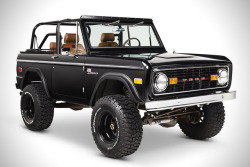 utwo:  1971 Ford Bronco © classic Ford Broncos