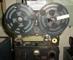 Magnetophon was the brand or model name of the pioneering reel-to-reel tape recorder developed by engineers of the German electronics company AEG in the 1930s, based on the magnetic tape invention by Fritz Pfleumer. AEG created the world&rsquo;s first
