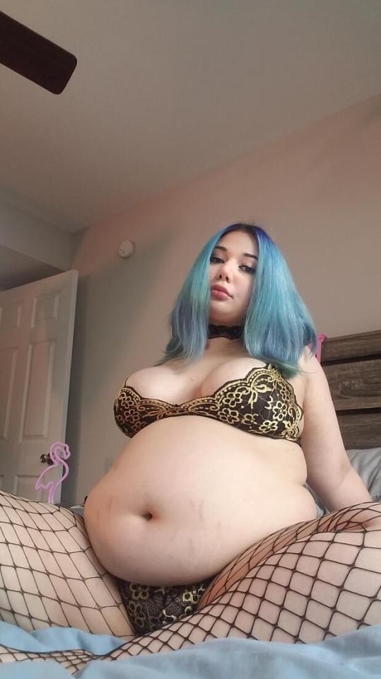 couchqueenie:I&rsquo;m addicted to filling this belly.I&rsquo;m conditioned to want to be full.I figured I could loose weight just as easily as I gained it, but look at me. Chubby cheeks, round arms that lack definition, chunky thighs. And a belly that