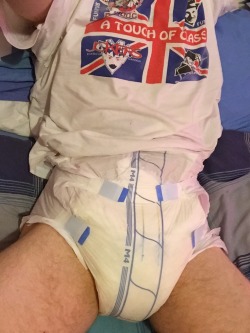 diaper-scort:  From wet to dry! Also I am so horny today! Serious diaper horn going on! Send me horny messages and stuff!!! 