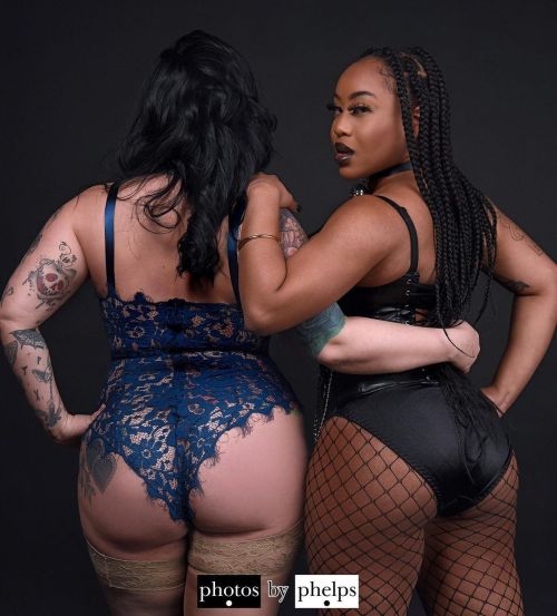 Got that thick duet action of @ms.sinister.rose  and @asiammkaycharnay      Thank you ladies for teamwork in make a great shoot even better.  #photosbyphelps  #baltimorephotographer #thick #tattoomodelsofinstagram #tattoo #booty #thickthighssavelives