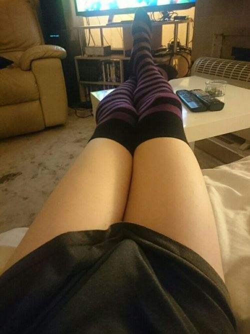 toni-minx:  watching tv in my knee socks #nopanties drinking alone (not sad) >~<  I’d never let you drink alone. 