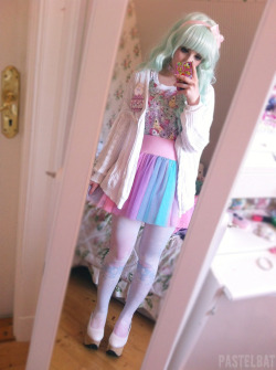 pastelbat:  Pastel love!♡ (Last outfit from last week haha..) Wig:
