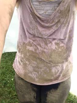 ronnsnow:  My friend peed her pants while running an obstacle course. this is the result