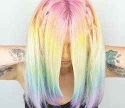 color-head:    St Louis - Hairstylist  