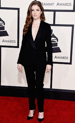 Anna Kendrick looked sleek and sophisticated in a black suit by Band of Outsiders along with black Jimmy Choo stilettos, a Salvatore Ferragamo clutch and jewels by Venyx World, Jacquie Aiche and Uma K +