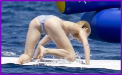nude-celebz:  Gwyneth Paltrow just can’t