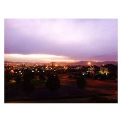 Cerrito 🌇🌌🚶  #Casitrekking #Noche #Laciudad #friends #instachile #instasantiago #instamaipu #inspiration #conversacion #Tumblr 🌱🌈🌻 (en La Florida, Chile)