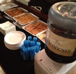 Vegathebeast:  Pattilahell:  Tighttodef:  Hennessy In A Cooler  I Live The Life Of