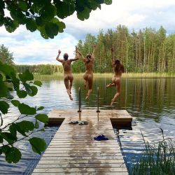 kwmlnaturist:  Three Maidens Leaping.  Swim Naked