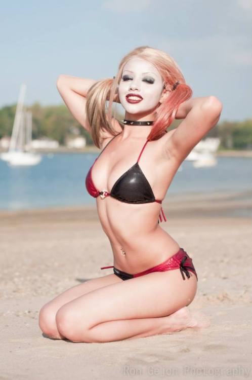 sakafai:  Harley Quinn playing on the beach! porn pictures