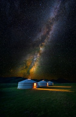 heaven-ly-mind:  Mongolian Skies II by Leah Kennedy on 500px   