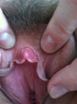 happyhornyoldmarriedcouple:  That is one engorged clit! 