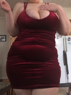fatphrodite:  Velvet is flattering  Sexy