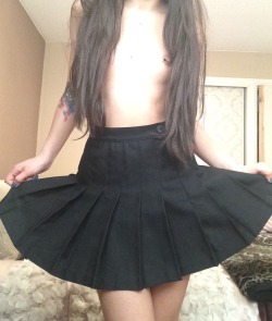 pearlkitten-xo:  pearlkitten-xo:  I got a cute new skirt from American Apparel ☺️💕  Can someone please tell me why this deleted off my blog what the fuck?!