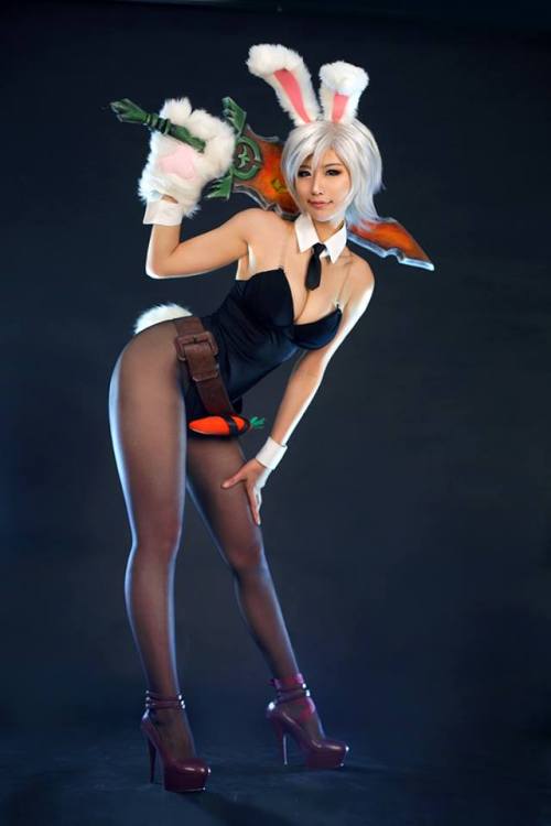 Porn Pics sharemycosplay:  Today’s #lunchtime #leagueoflegends