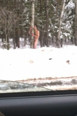 do-not-feed-the-drug-child:  theawesomeadventurer:  surprisebitch:slovver:the cold never bothered me anyway  i really wanna know how this happened. what was his purpose  Obviously this guy fucking loves nature  He loves FUCKING nature