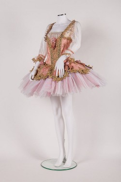 rosemaclares:  A gold and pink tutu from the 2001 Royal Opera House production of Don Quixote. (x) 