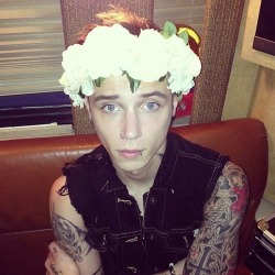 lemonade-mouth-xx:  In case any of yall are having a bad day here andy biersack in a flower crown 