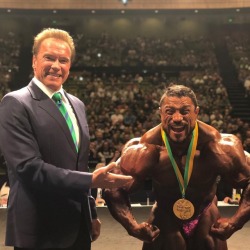 Arnold Schwarzenegger &amp; Roelly Winklaar - Arnold congratulating Roelly on his victory and bringing up all his flaws for the 2018!Australia Arnold Classic.