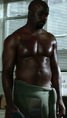 blkbugatti:  gaymerwitttattitude:  Halo 5: Guardians - Spartan Locke Spartan Locke played by actor (Mike Colter) Is one Gorgeous looking Man. This is Melanin God and Chocolate at it’s Finest.   My Man 
