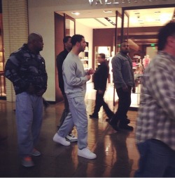 plzfuckmywife:  jayykash:  so drake was at my mall Sunday  This rich ass nigga got the same Air Force 1s from 2003 he had on in degrassi. Frugal!!    drake dresses like my drunken uncle.
