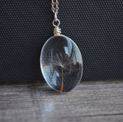 psych2go:   Beautiful Dandelion necklace, 100% hand made. Made with 925 Sterling Silver Chain. Perfect gift for your lover, friends or family. Dandelion seed Necklace are said to bring calmness to your heart and mind. Make a wish today. You can reserve