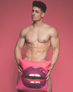 barelyfamousandnaked:  Nick Sandell (Male Model and fitness star).