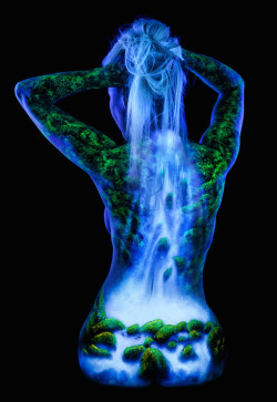 wetheurban: ART: Fluorescent Black Light Bodyscape Photography by John Poppleton John Poppleton’s latest, Black Light Bodyscapes, brings to us these amazing pictures of models painted with fluorescent bodypaints, then given incredible vibrant color