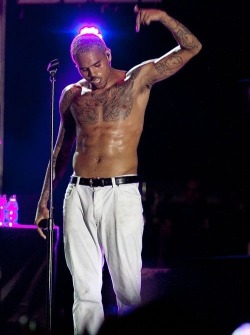 Celebrixxxtiez:  Chris Brown