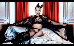 thelingerielesbian:  Where to Find Beyoncé’s Lingerie From Her New Album  So, the world is still reeling over the release of Beyoncé’s new self-titled album, but I want to…  View Post  Finally someone with the information I really want to know