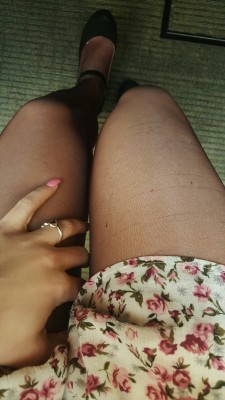 tightsxbabe:  These tights are almost done for but sure made for a cute outfit to class! 