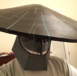 kaleidraws:For my first attempt at an EVA Foam mask/helmet, this turned out pretty good! Scaramouche Cosplay in the works for this year’s Fanimecon.