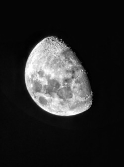 cosmicdustpw:  Moon 10/18 by Argh345 ★☆★
