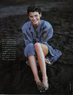 lalinda-evangelista:Vogue Italia (1989)Linda Evangelista by Fabrizio Ferri