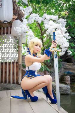 sexywaifucosplay:Character : Saber Anime : Fate/Grand order Cosplayer : Chono Black - ちょうの CosplayerFB Page : https://www.facebook.com/Chono.Black.Cos/