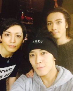@kazuma093Hiroki, Justin and *Barashi at the back of the theater.Hiroki is considerably shy.