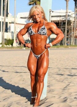 zimbo4444:  ..Cindy Phillips..big muscle bikini beauty.. 💪🏼👩🏼👍🏼 